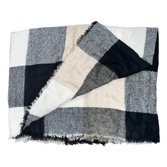 Black and white scarf - Picture 2 of 2